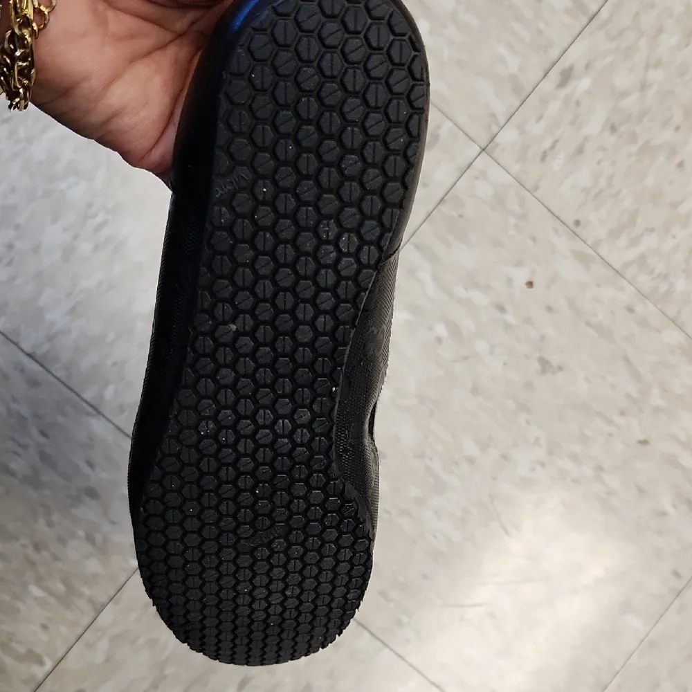Gucci Women's Classic Black Flats - Picture 4 of 5